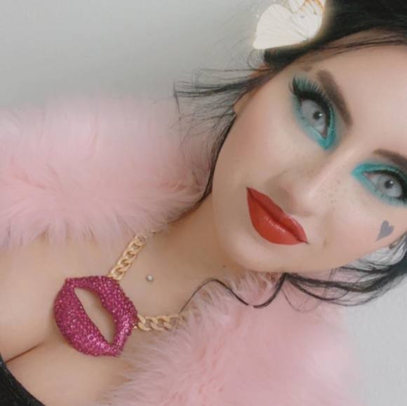 Meet your Posher, Kendra - Picture 1 of 1